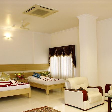 Hotel Dsf Grand Plaza Thoothukudi Bagian luar foto