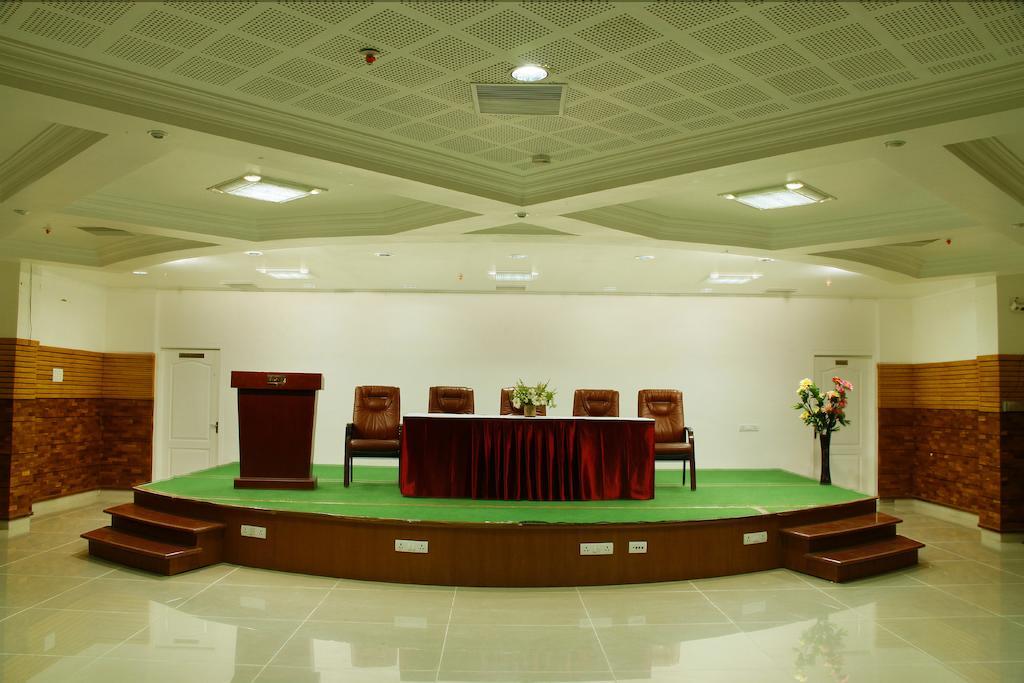 Hotel Dsf Grand Plaza Thoothukudi Bagian luar foto