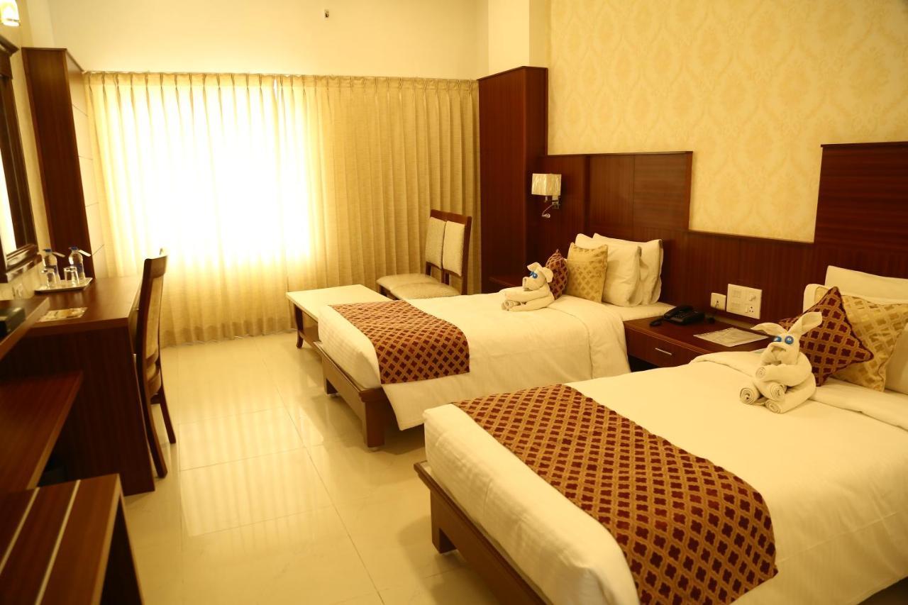 Hotel Dsf Grand Plaza Thoothukudi Bagian luar foto