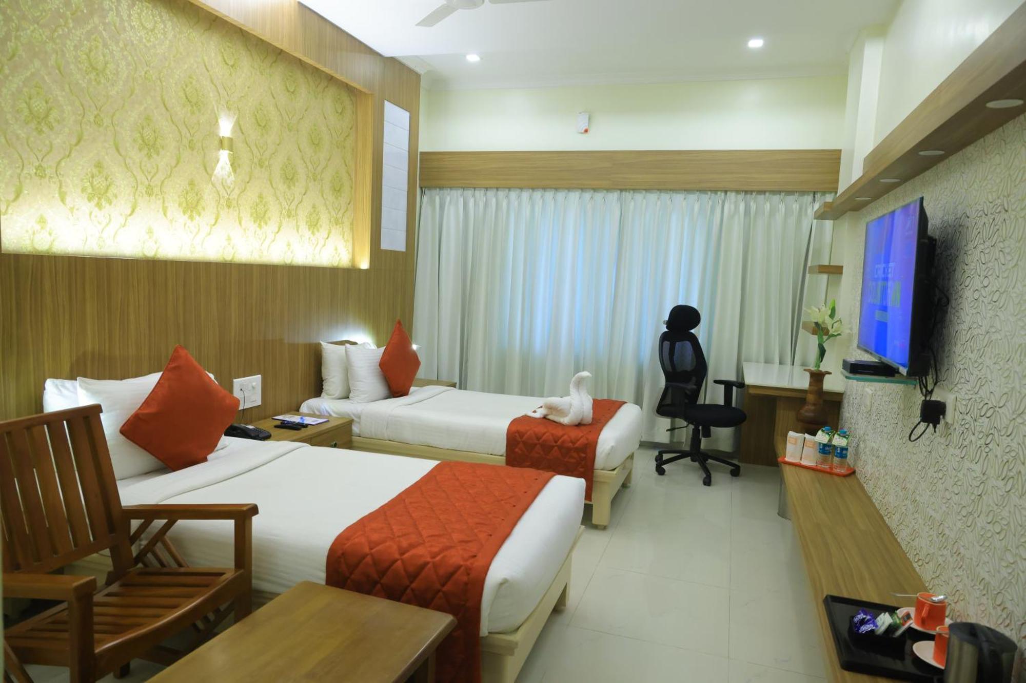 Hotel Dsf Grand Plaza Thoothukudi Bagian luar foto