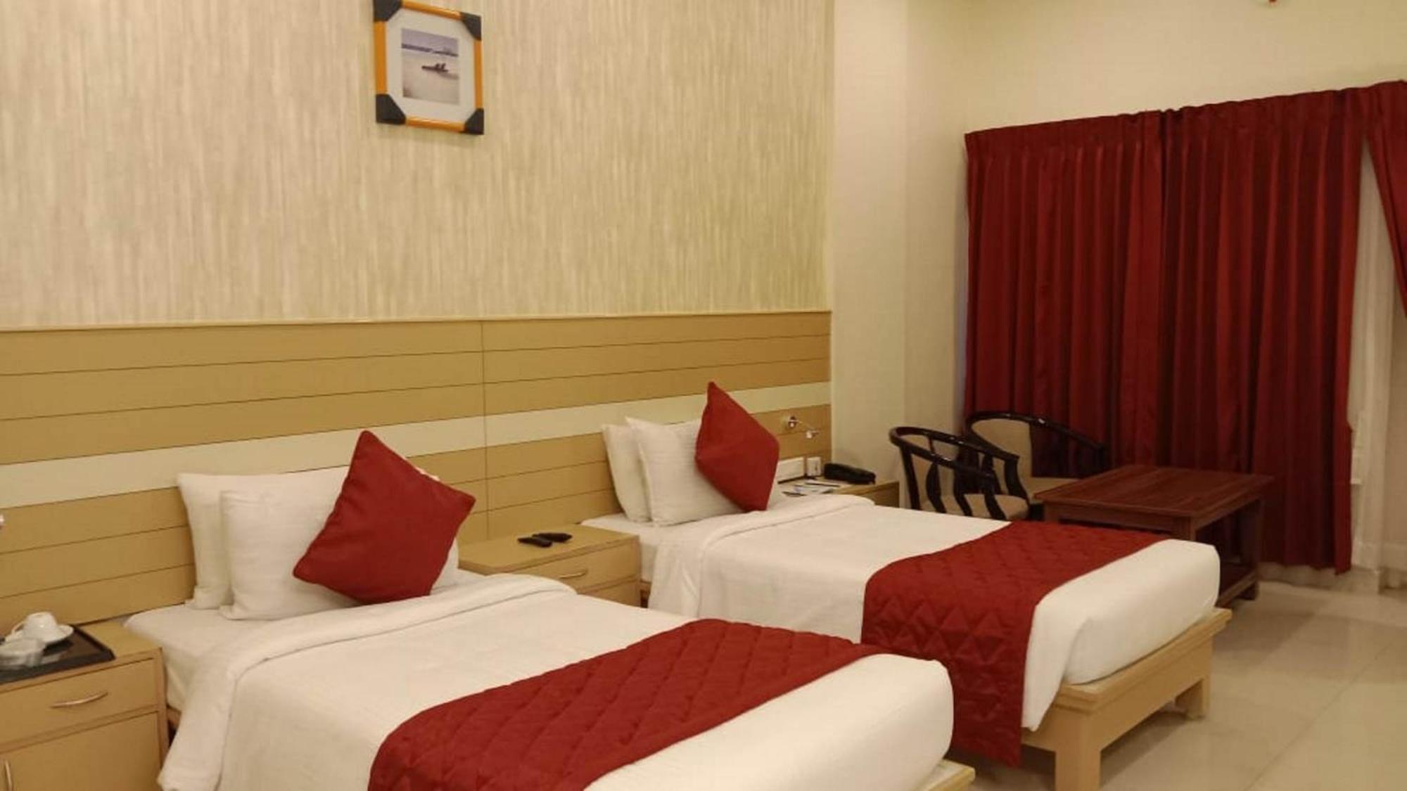 Hotel Dsf Grand Plaza Thoothukudi Bagian luar foto