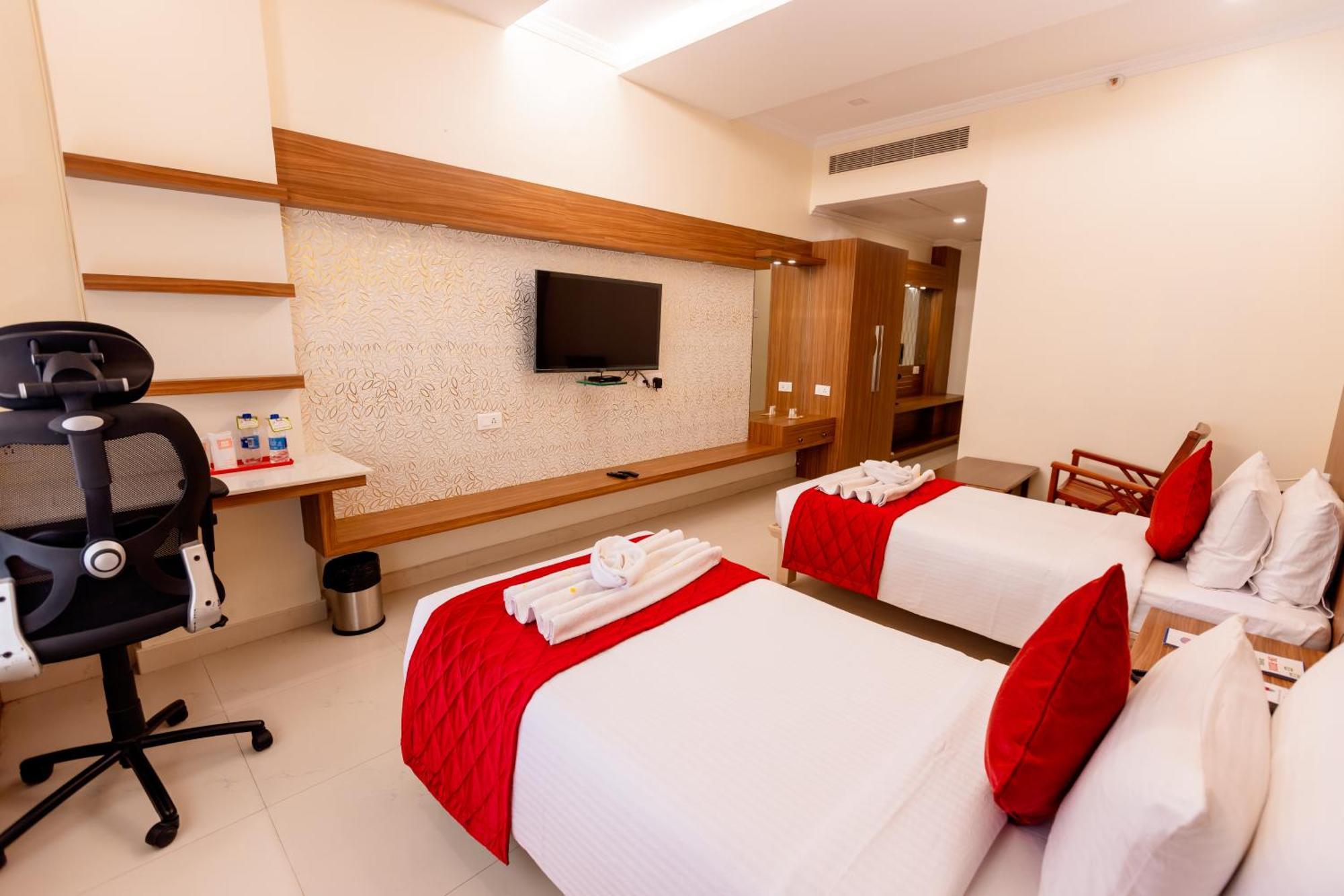 Hotel Dsf Grand Plaza Thoothukudi Bagian luar foto