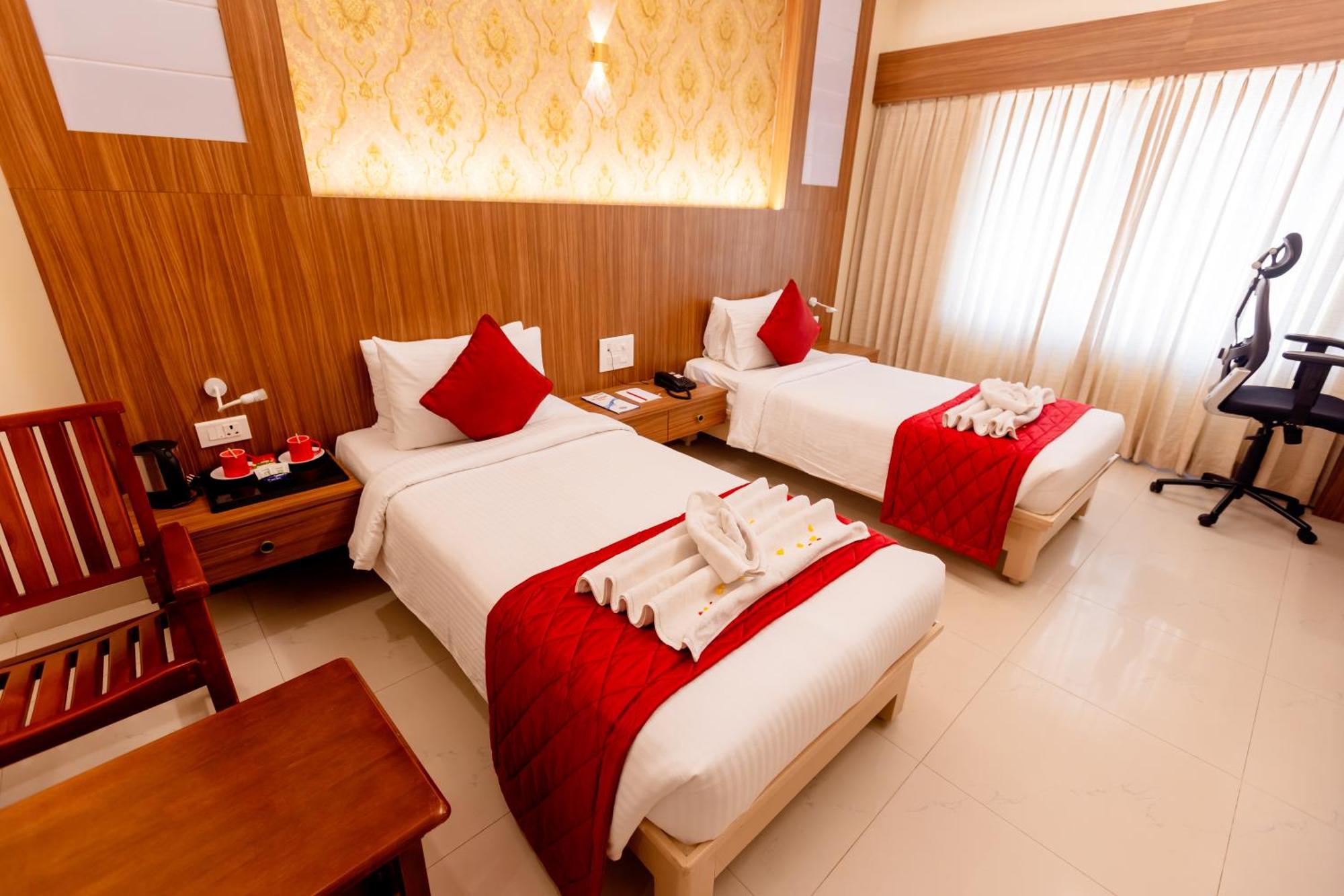 Hotel Dsf Grand Plaza Thoothukudi Bagian luar foto