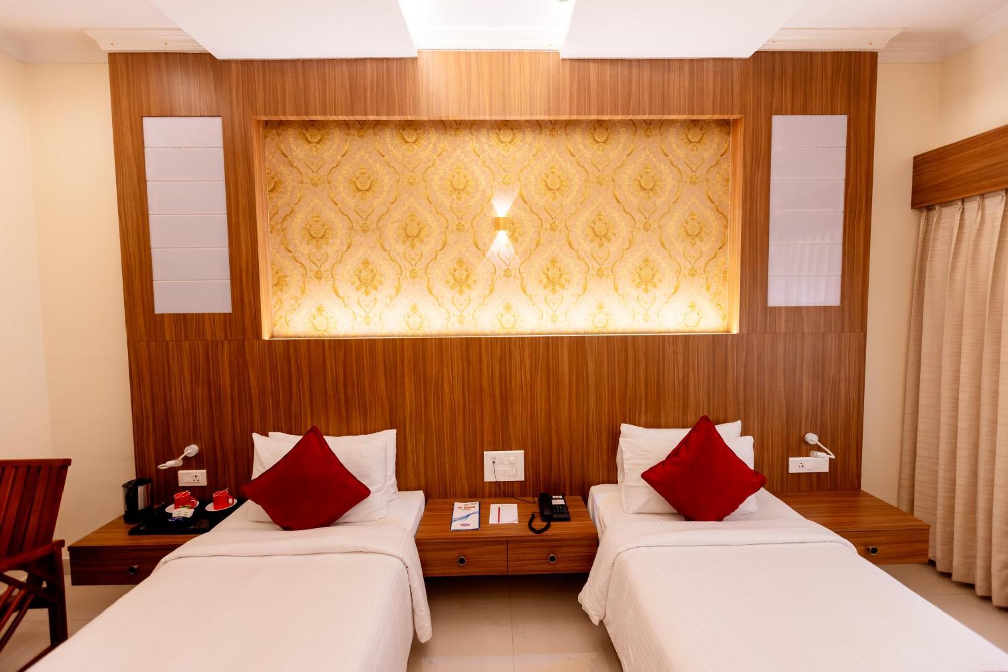 Hotel Dsf Grand Plaza Thoothukudi Bagian luar foto