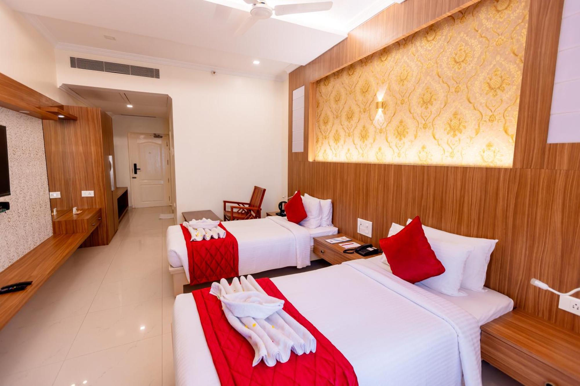 Hotel Dsf Grand Plaza Thoothukudi Bagian luar foto